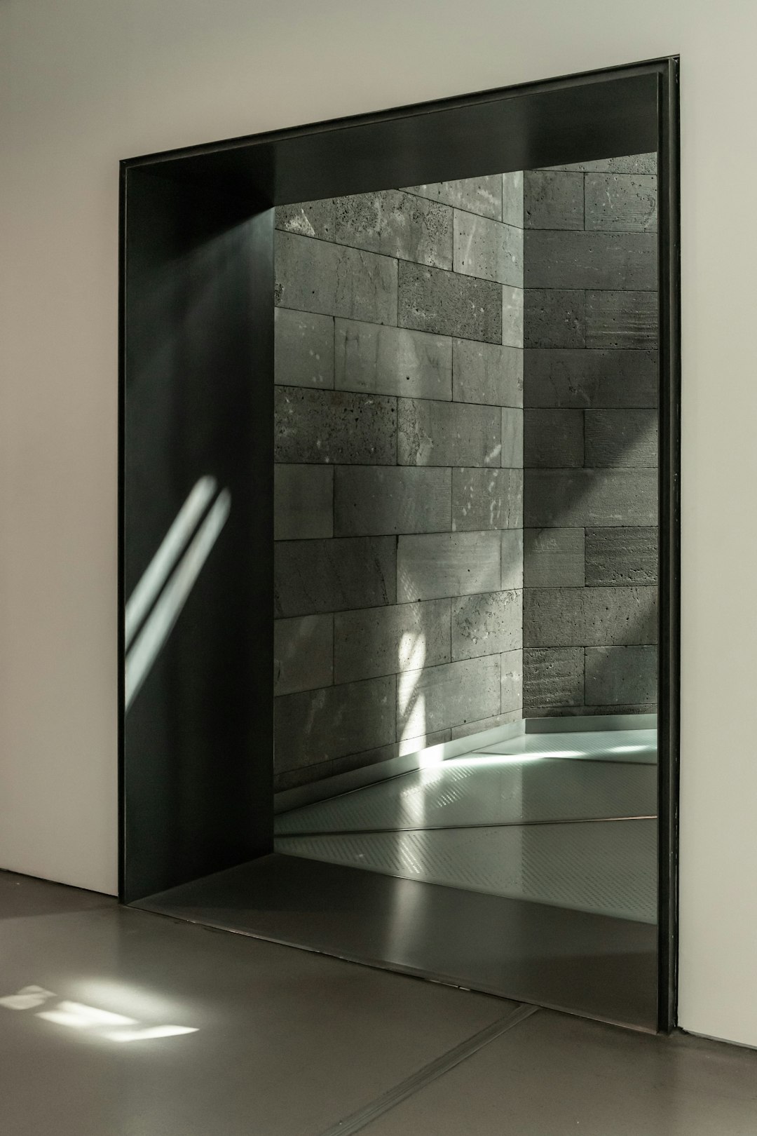 Pivot Doors vs. Swing Doors: Which Interior Door System Fits Your Space?